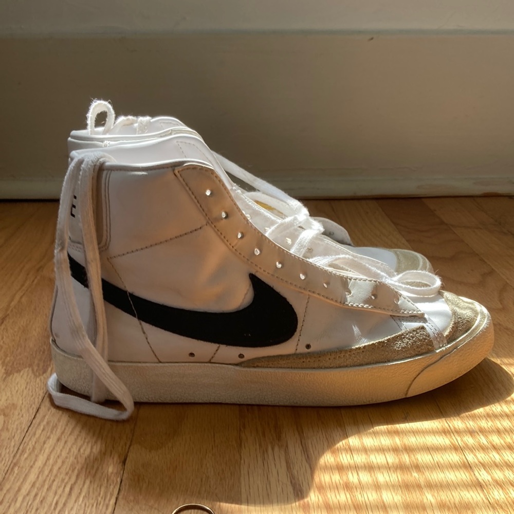 Nike Blazers Men’s Size 7.5 Women’s size 9
